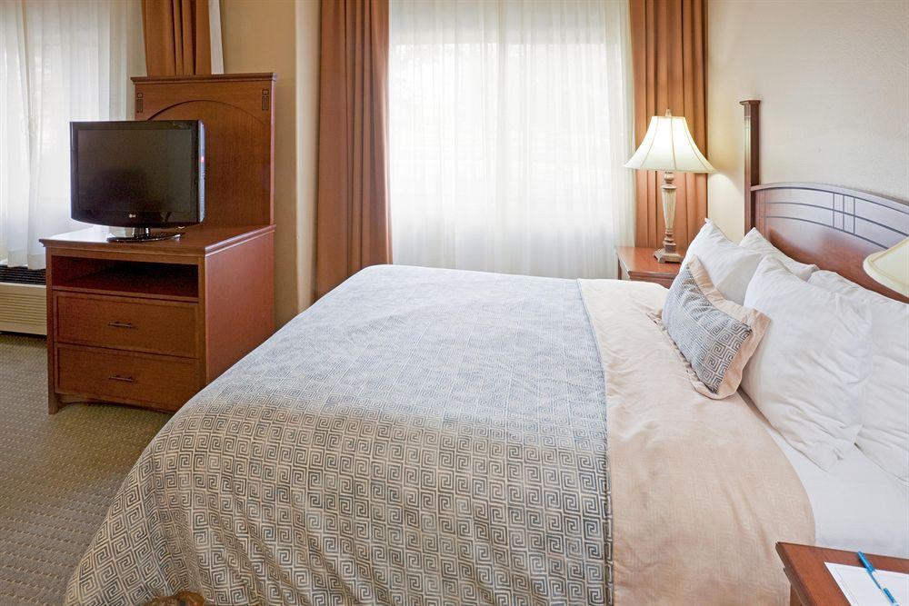 Staybridge Suites Lubbock-University Area By Ihg Bilik gambar